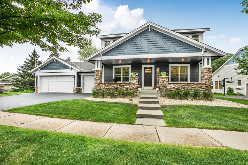 3373 Couchtown Path, Rosemount, MN 55068