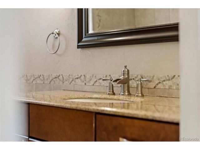5477 S Cimarron Rd, Littleton, CO 80123