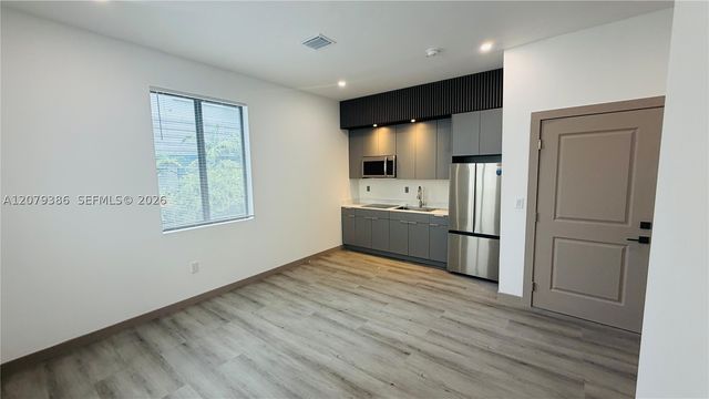 768 NW 2nd St 5, Miami, FL 33128