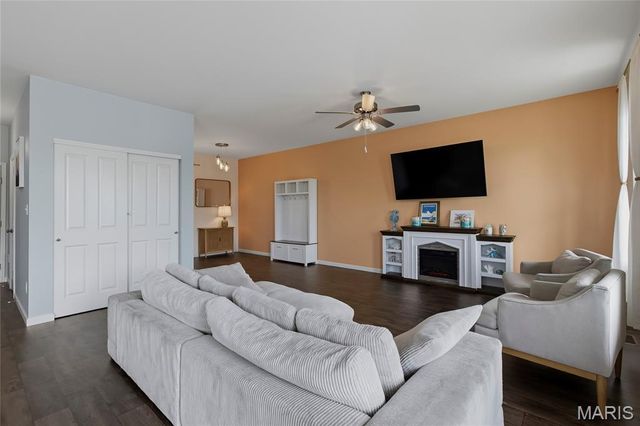 134 Suntan Way, St Charles, MO 63301