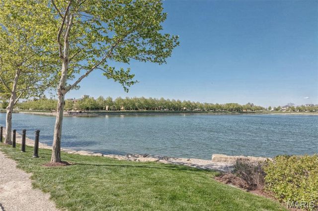134 Suntan Way, St Charles, MO 63301
