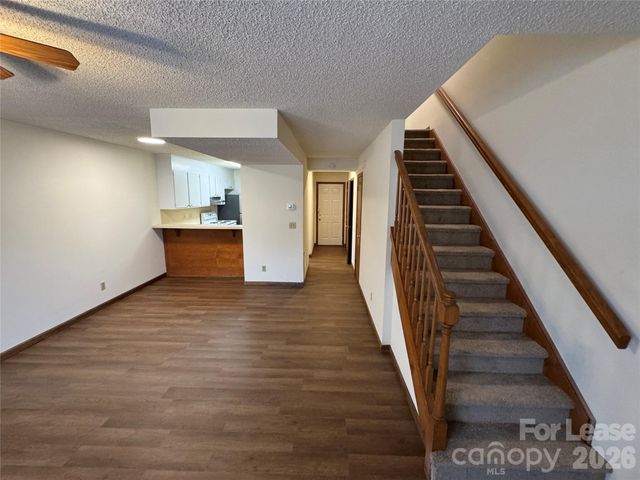 2033 Oakdale Road F, Charlotte, NC 28216