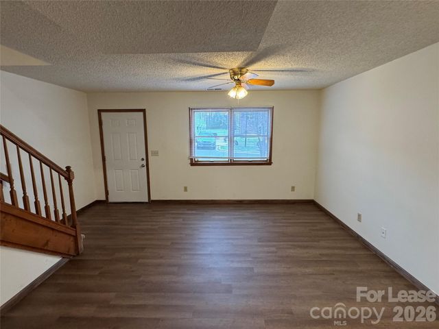 2033 Oakdale Road F, Charlotte, NC 28216