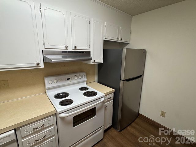 2033 Oakdale Road F, Charlotte, NC 28216