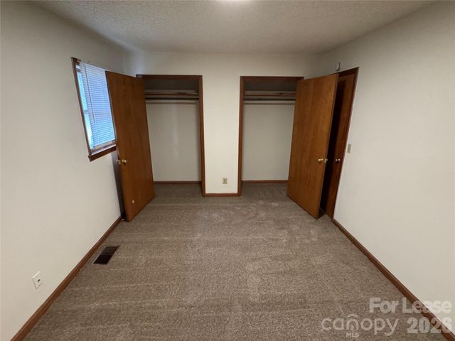 2033 Oakdale Road F, Charlotte, NC 28216