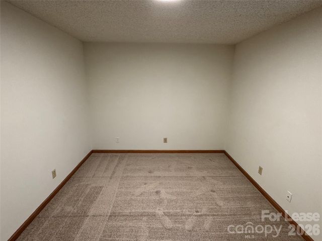 2033 Oakdale Road F, Charlotte, NC 28216