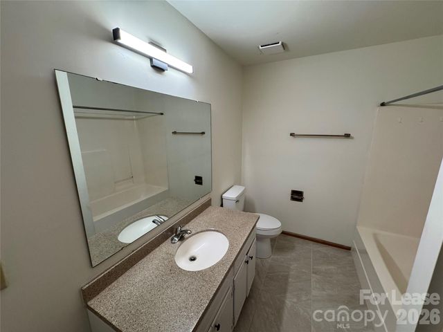 2033 Oakdale Road F, Charlotte, NC 28216