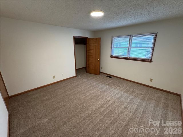 2033 Oakdale Road F, Charlotte, NC 28216
