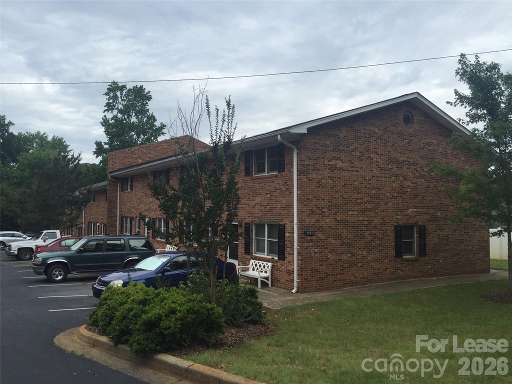 2033 Oakdale Road F, Charlotte, NC 28216