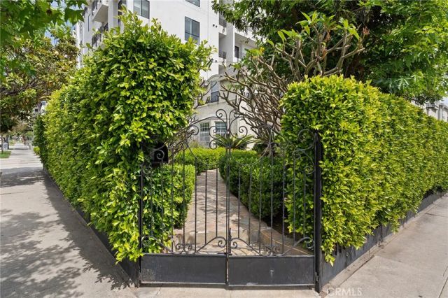 1056 S Serrano, Los Angeles, CA 90006