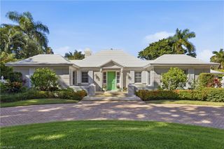 2700 Lantern LN, Naples, FL 34102