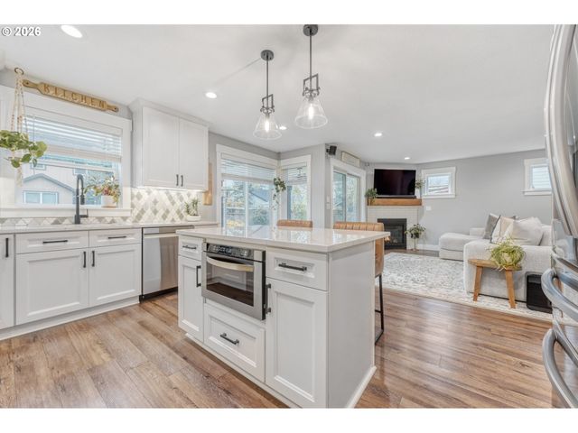 16496 FRONT Ave, Oregon City, OR 97045