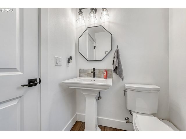 16496 FRONT Ave, Oregon City, OR 97045