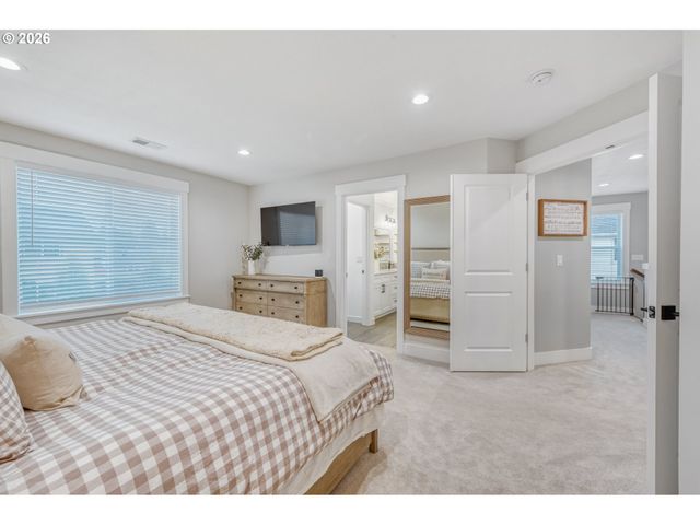 16496 FRONT Ave, Oregon City, OR 97045