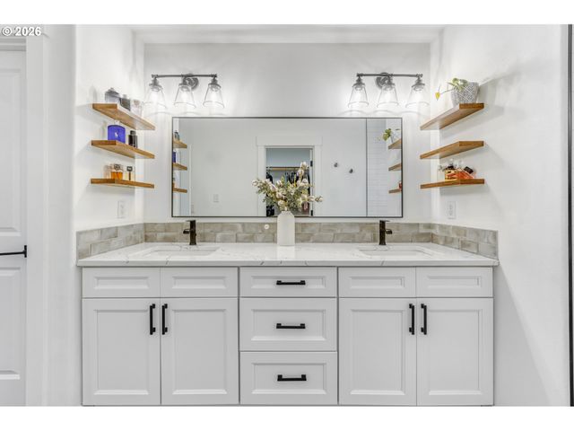 16496 FRONT Ave, Oregon City, OR 97045