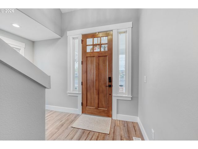 16496 FRONT Ave, Oregon City, OR 97045