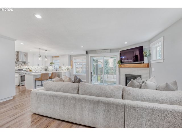 16496 FRONT Ave, Oregon City, OR 97045