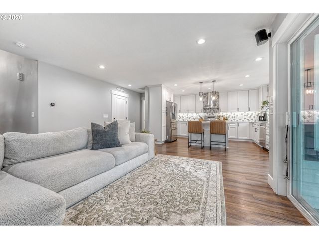 16496 FRONT Ave, Oregon City, OR 97045