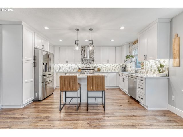 16496 FRONT Ave, Oregon City, OR 97045