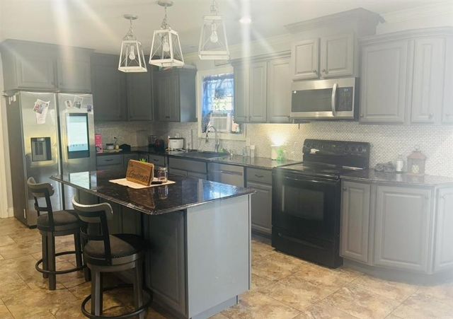 7007 S Burgundy Drive, Lake Charles, LA 70605