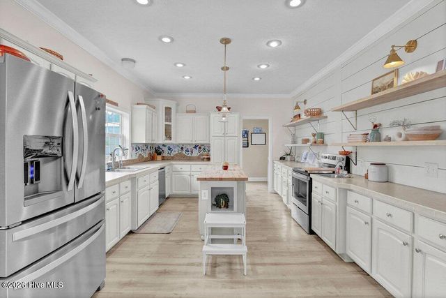 635 Cross Creek Drive, Hampstead, NC 28443