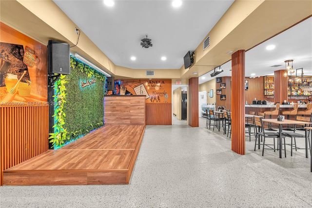 365 N Royal Poinciana Boulevard, Miami Springs, FL 33166