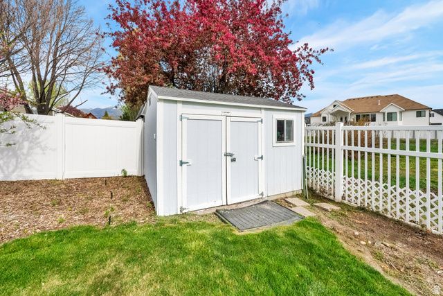 1445 W SILVERCREEK DR, Layton, UT 84041