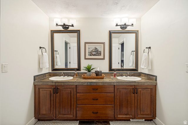 11201 S GRACIE VIEW LN, South Jordan, UT 84095