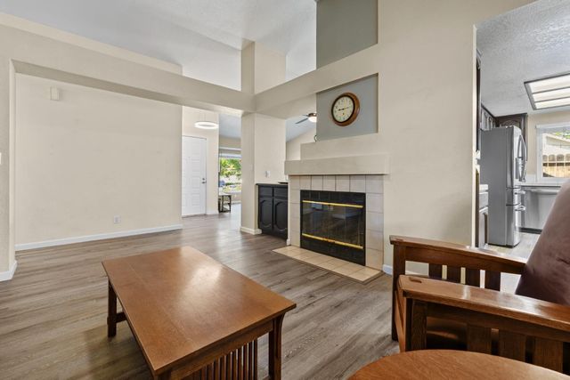 2270 Longview Dr, Roseville, CA 95747
