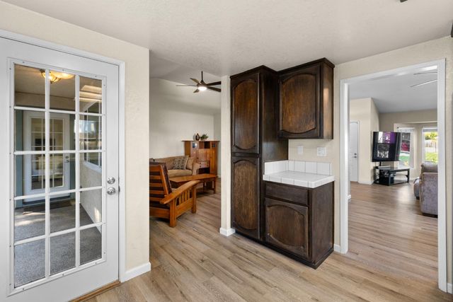 2270 Longview Dr, Roseville, CA 95747
