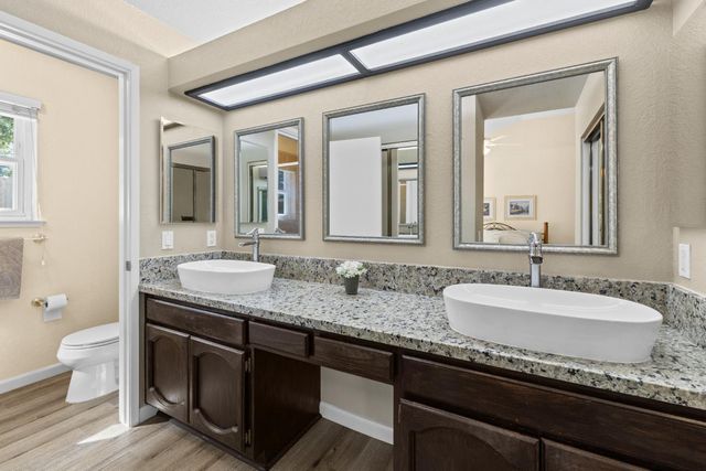 2270 Longview Dr, Roseville, CA 95747