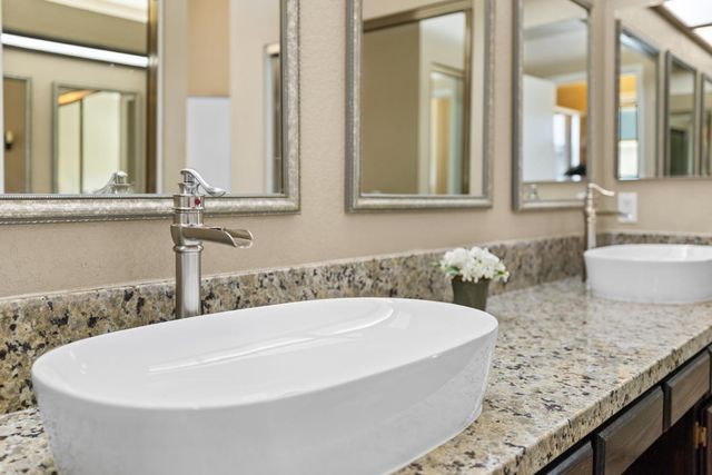 2270 Longview Dr, Roseville, CA 95747