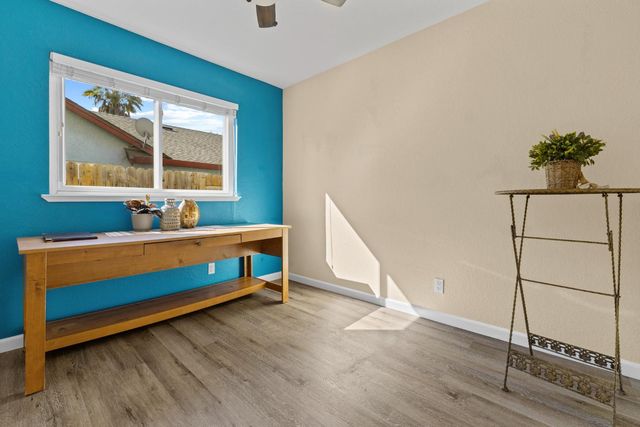 2270 Longview Dr, Roseville, CA 95747