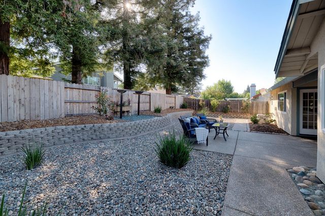 2270 Longview Dr, Roseville, CA 95747