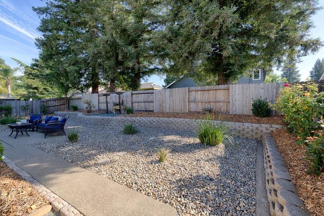2270 Longview Dr, Roseville, CA 95747