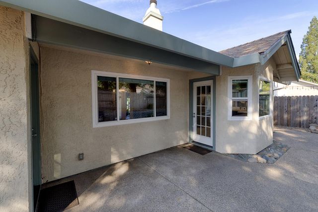 2270 Longview Dr, Roseville, CA 95747