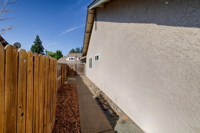 2270 Longview Dr, Roseville, CA 95747