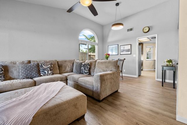 2270 Longview Dr, Roseville, CA 95747