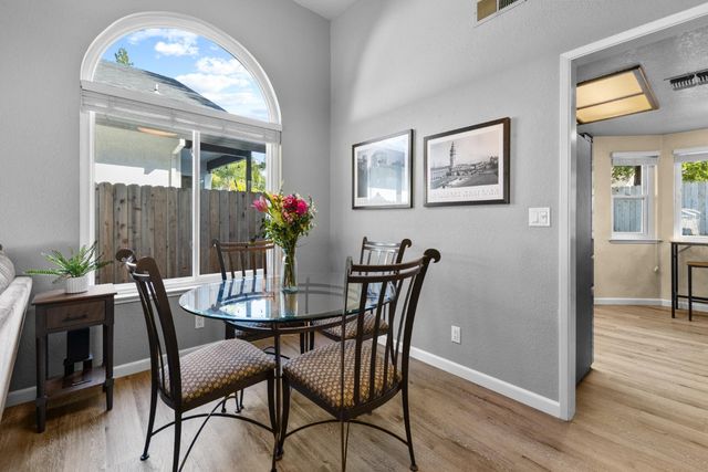2270 Longview Dr, Roseville, CA 95747