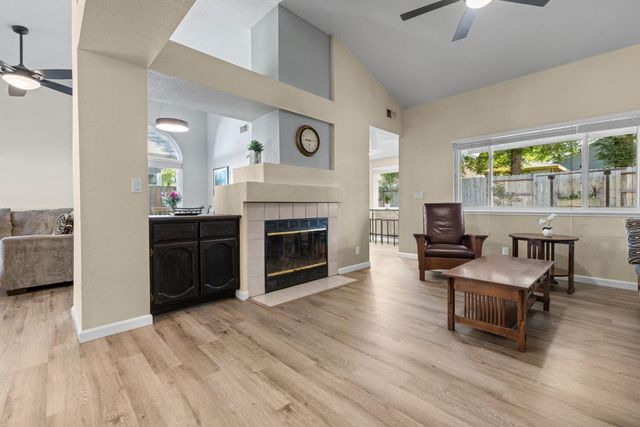 2270 Longview Dr, Roseville, CA 95747