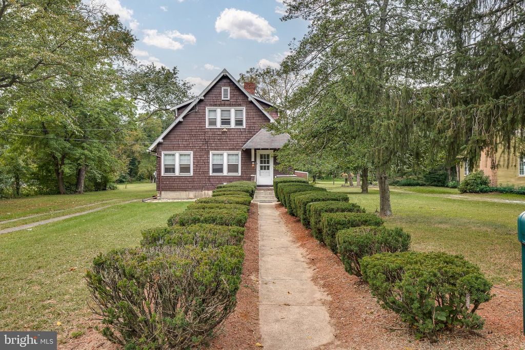 803 PERKINS LN, Edgewater Park, NJ 08010