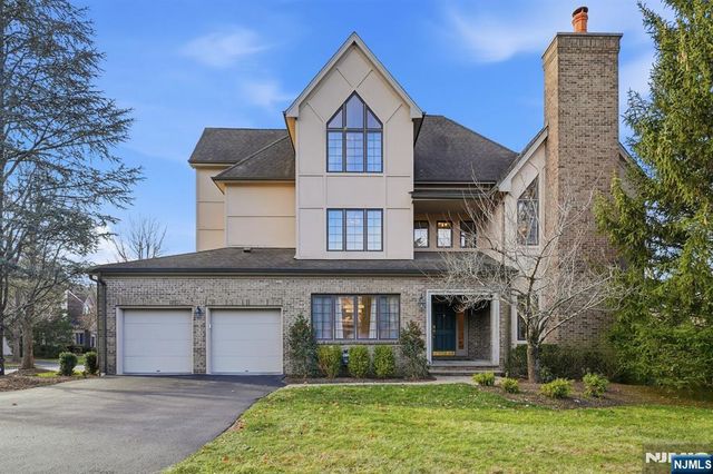 204 Bearwoods Road, Park Ridge, NJ 07656