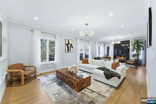 204 Bearwoods Road, Park Ridge, NJ 07656