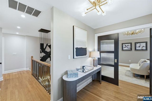 204 Bearwoods Road, Park Ridge, NJ 07656