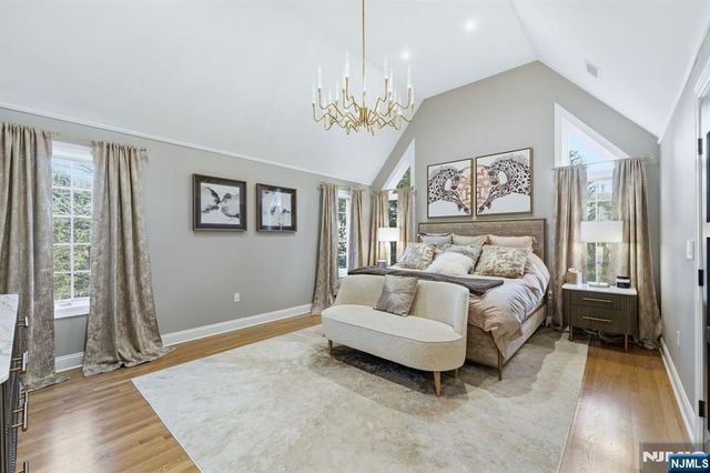 204 Bearwoods Road, Park Ridge, NJ 07656