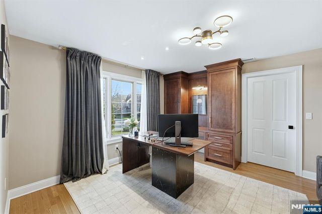 204 Bearwoods Road, Park Ridge, NJ 07656