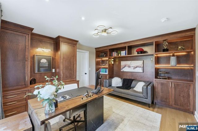 204 Bearwoods Road, Park Ridge, NJ 07656