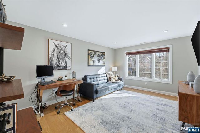 204 Bearwoods Road, Park Ridge, NJ 07656