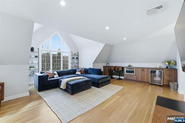 204 Bearwoods Road, Park Ridge, NJ 07656