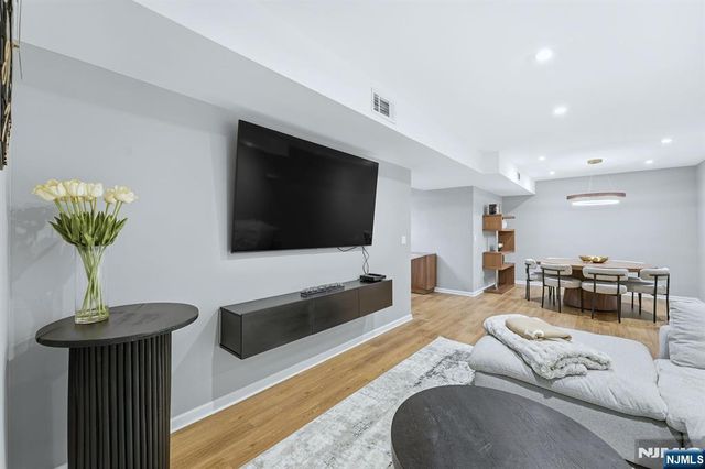 204 Bearwoods Road, Park Ridge, NJ 07656